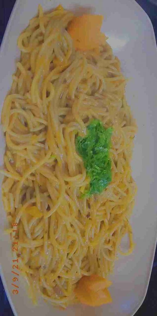 معكرونة 🍝 بصلصة البندورة 🍅 😉 